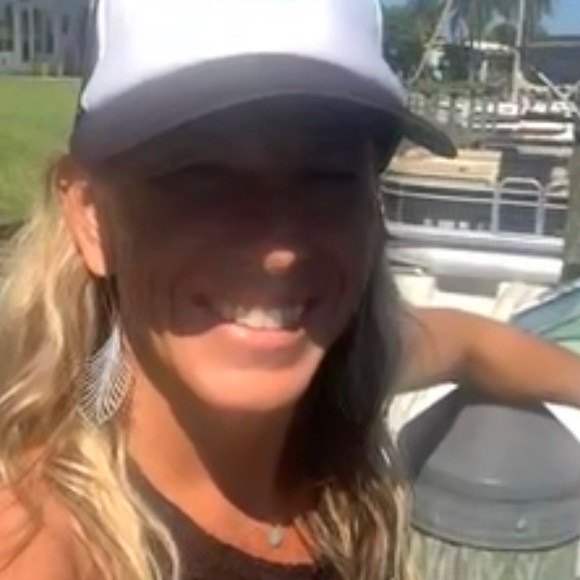 Meet your Posher, Beth - Picture 2 of 2